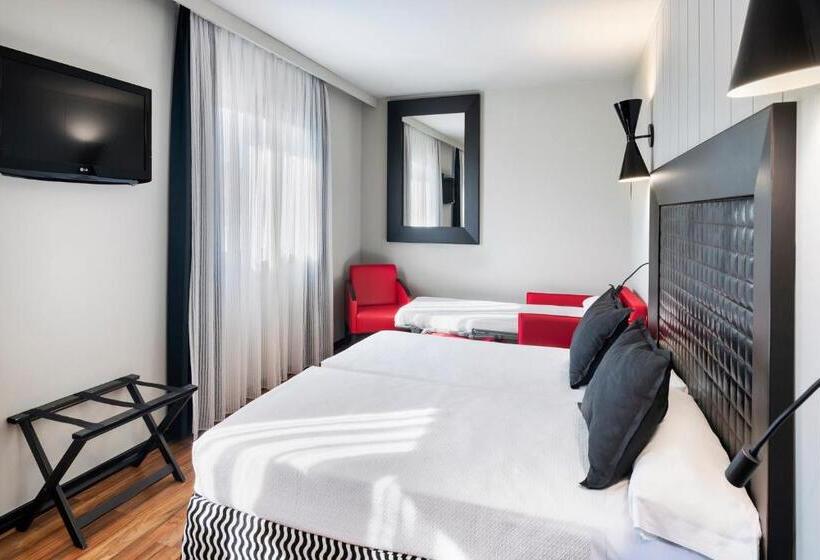 Номер Стандарт Трехместный, Salles Hotel Aeroport De Girona
