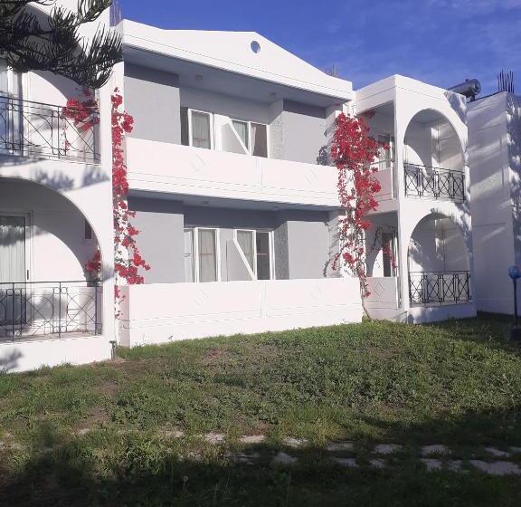 غرفة قياسية ثلاثية, Summer Dream