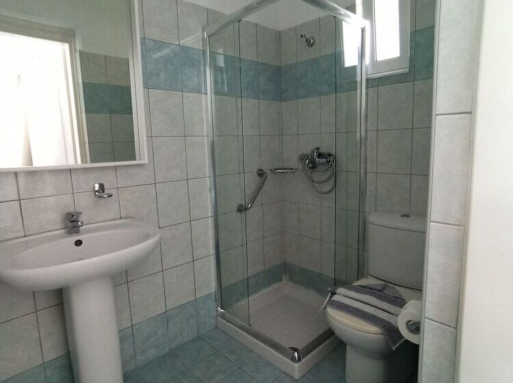 חדר סטנדרט לשלושה, Summer Dream