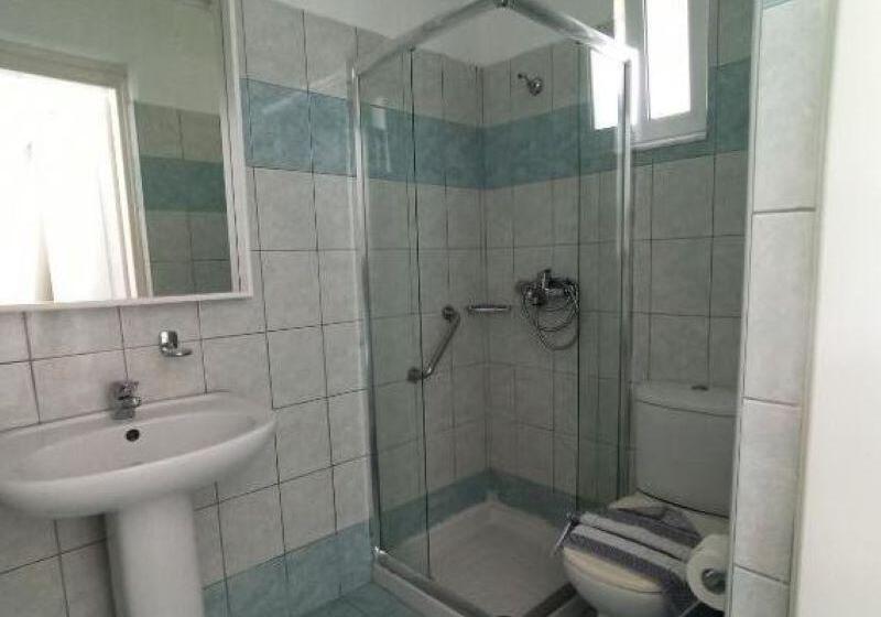 חדר סטנדרט לשלושה, Summer Dream