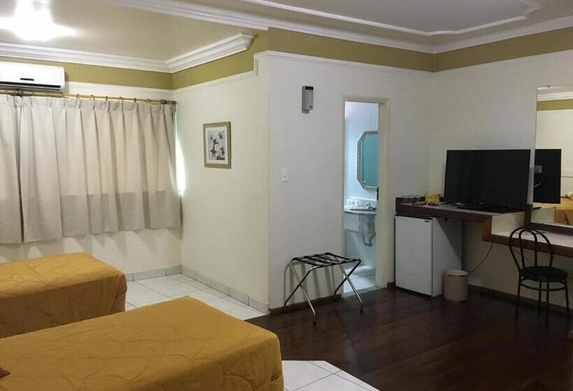 标准三人间, Tamareiras Park