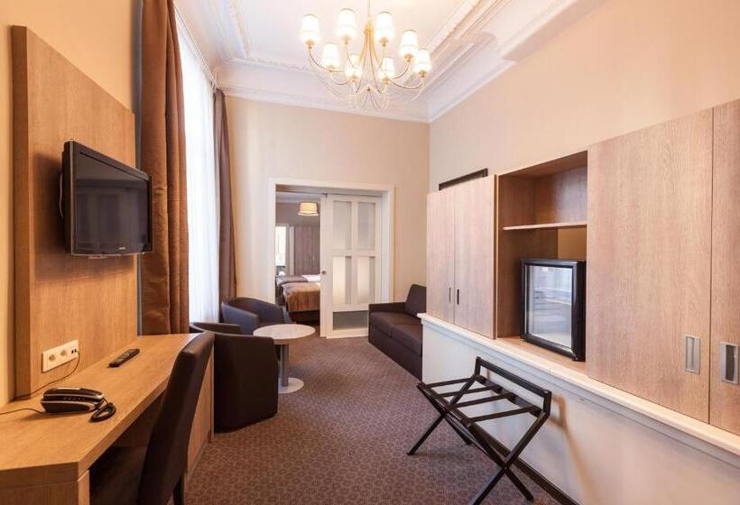 سوییت جونیور, Villa Royale