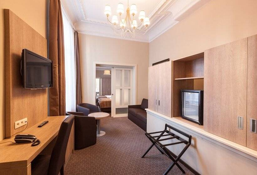 سوییت جونیور, Villa Royale