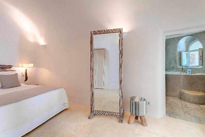 Люкс Кровать Кинг, Mystique, A Luxury Collection Hotel, Santorini