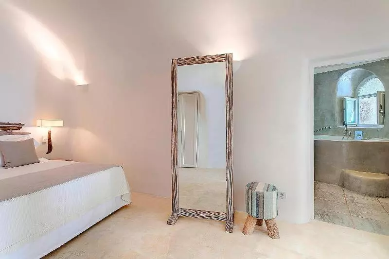 سوئیت با تخت بزرگ, Mystique, A Luxury Collection Hotel, Santorini