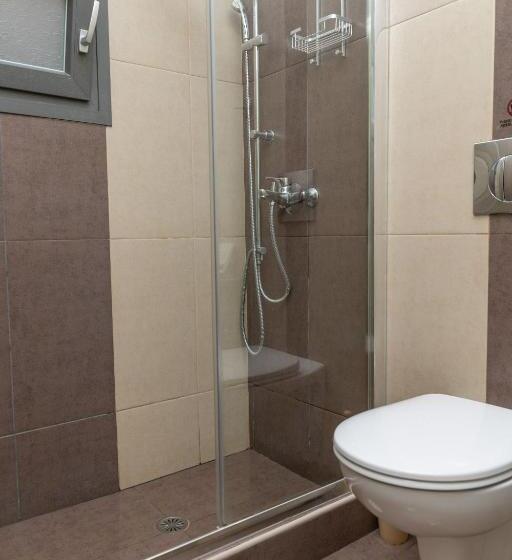 غرفة ديلوكس ثلاثية, Naxos Petite Studios