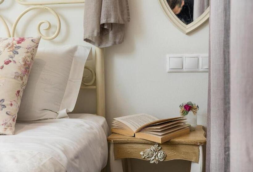 غرفة ديلوكس, Naxos Petite Studios