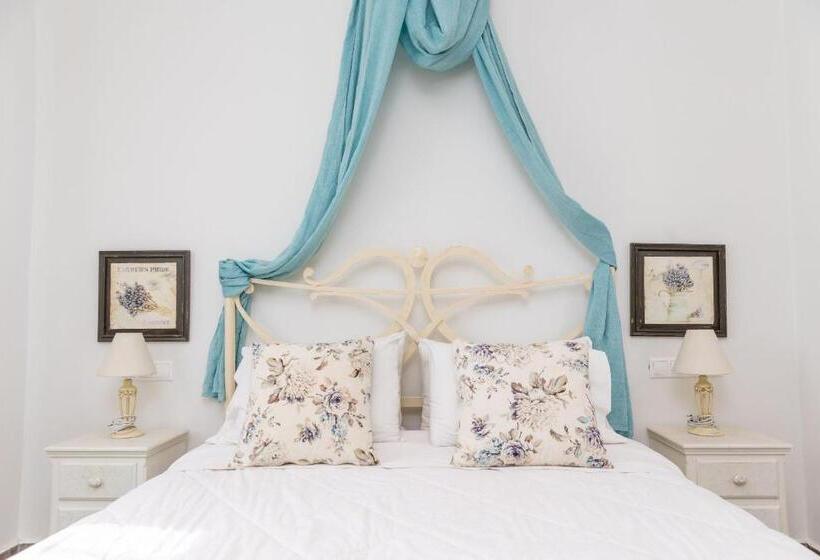 غرفة ديلوكس ثلاثية, Naxos Petite Studios