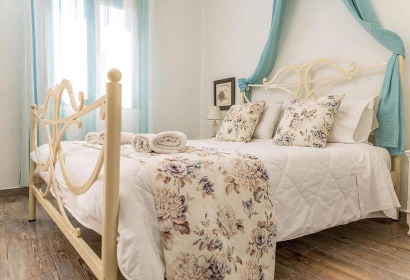 غرفة ديلوكس ثلاثية, Naxos Petite Studios