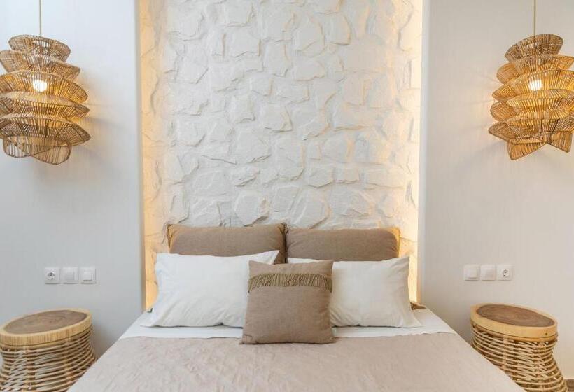Номер Deluxe с Балконом, Naxos Petite Studios