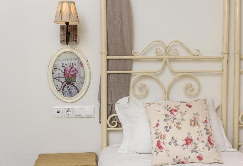 غرفة ديلوكس, Naxos Petite Studios