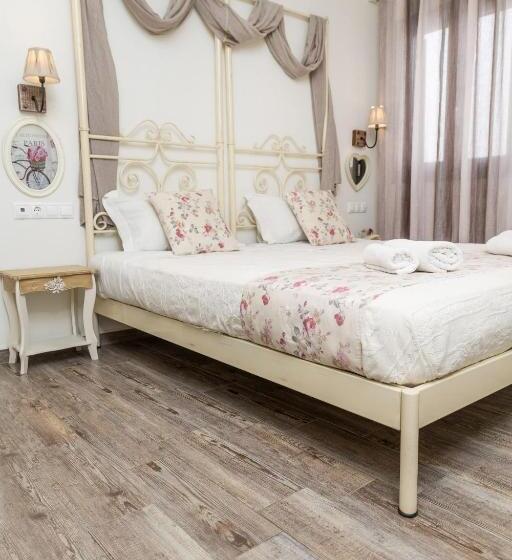 غرفة ديلوكس, Naxos Petite Studios