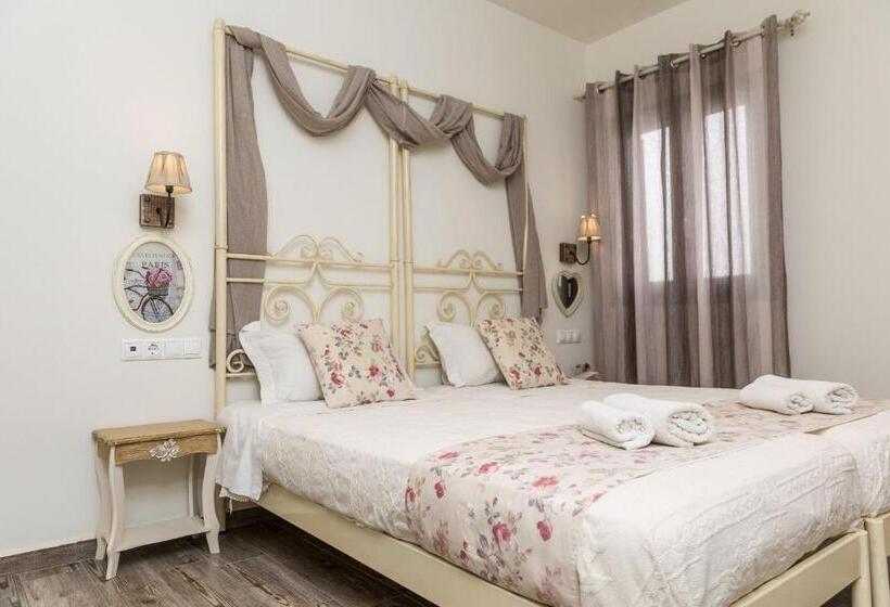 Номер Deluxe, Naxos Petite Studios