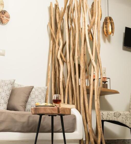 غرفة ديلوكس ثلاثية, Naxos Petite Studios