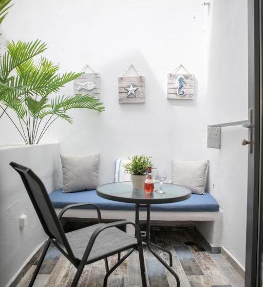 غرفة ديلوكس, Naxos Petite Studios