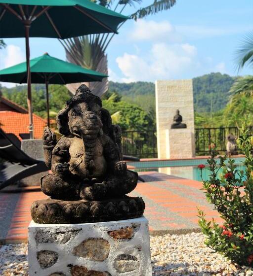 بنجلو قياسى مطلّ علي الحديقة, Villa Kelapa Langkawi