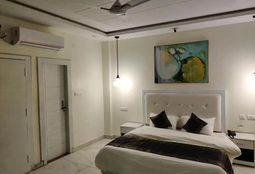 Camera Standard Letto King, The Sweven Rishikesh