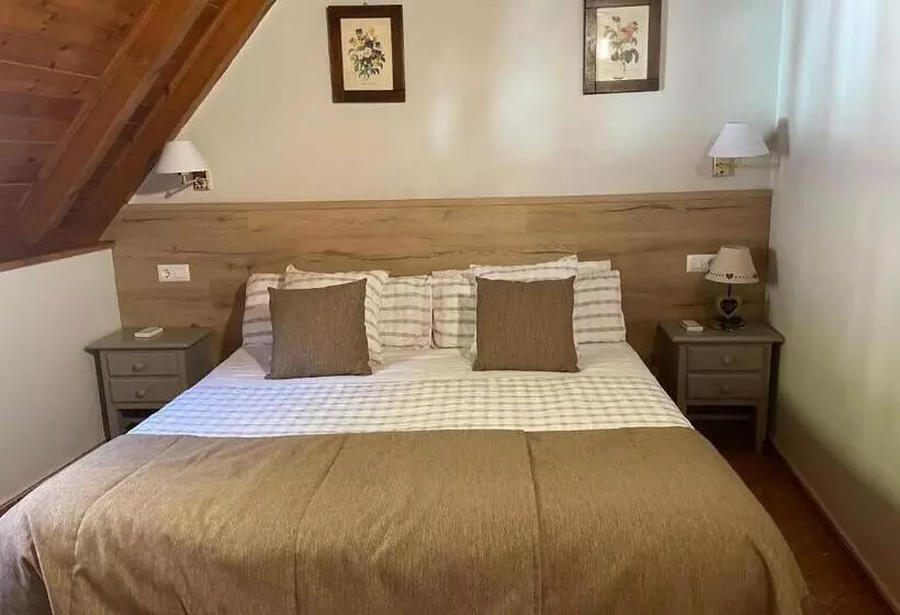 اتاق استاندارد یک نفره, Hostal Escuils