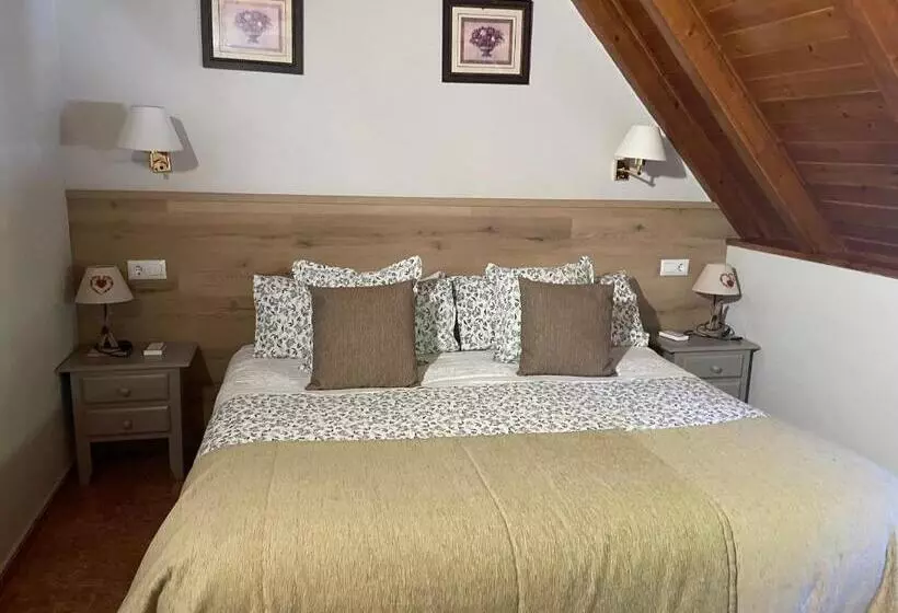 اتاق استاندارد یک نفره, Hostal Escuils