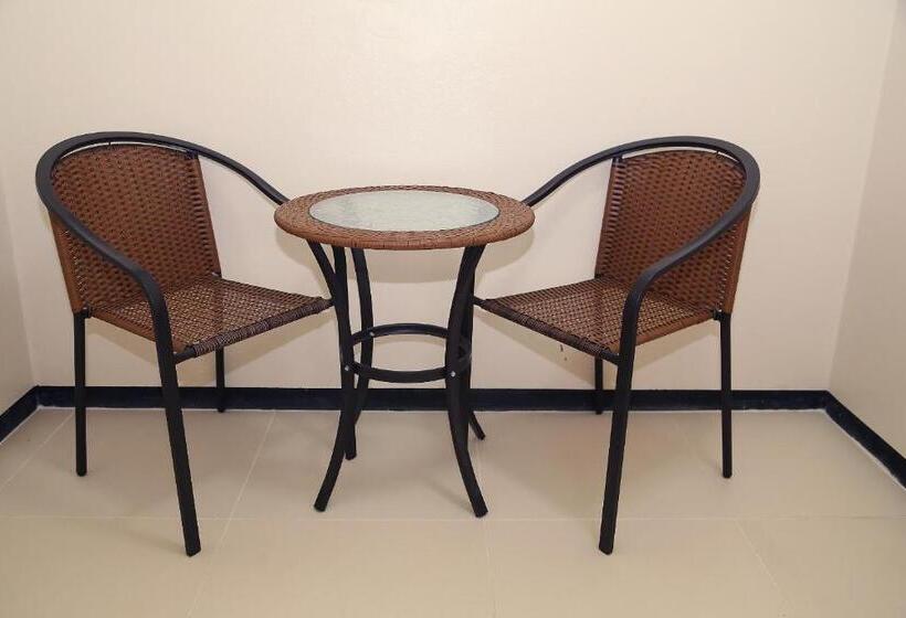 اتاق اکونومی, Aquarius On The Beach