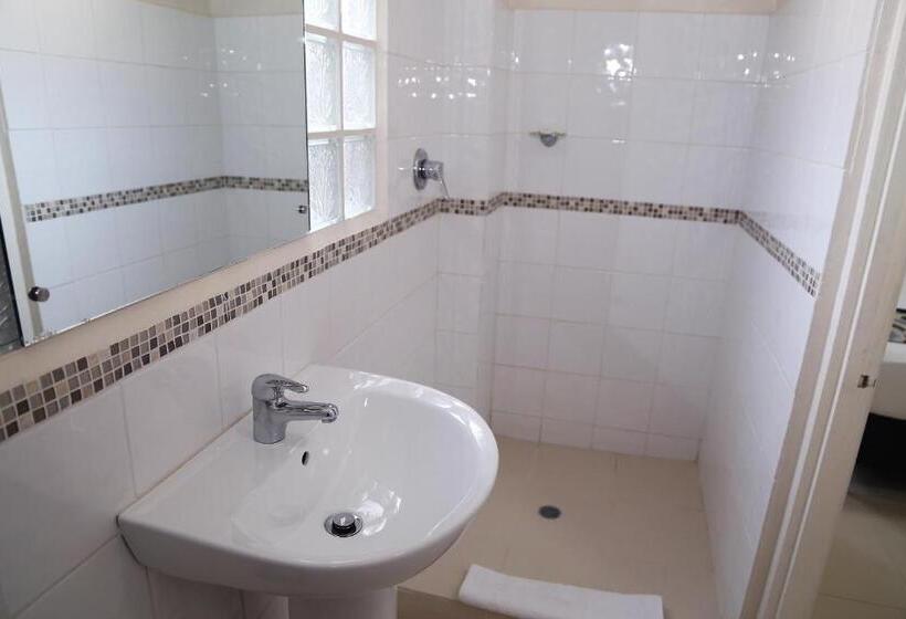 اتاق اکونومی, Aquarius On The Beach