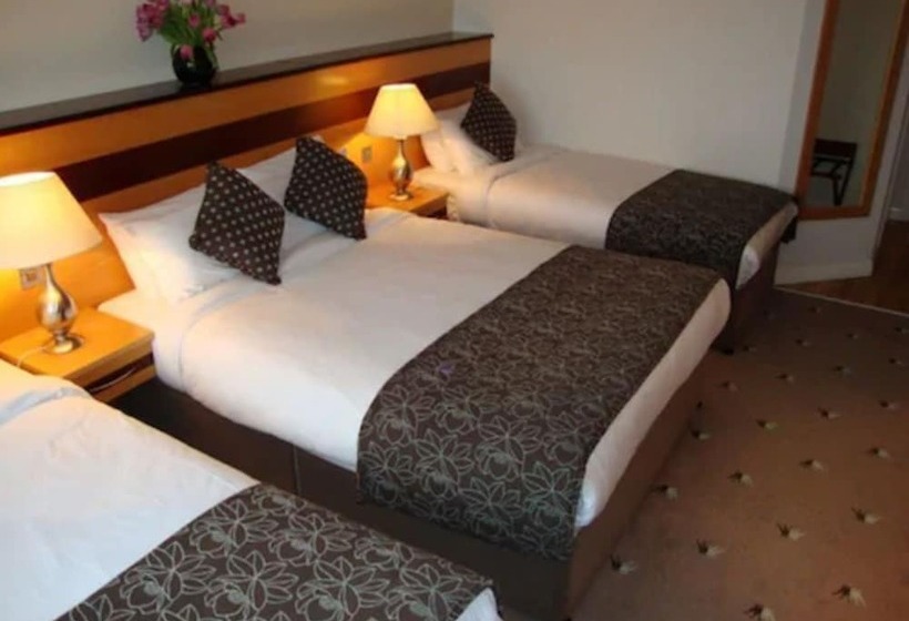 غرفة عائلية, Ard Ri House