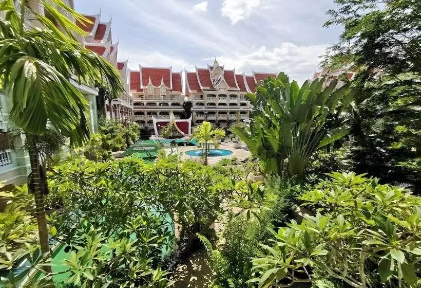 プールの見えるデラックスルーム, Ayodhaya Palace Beach Resort Krabi