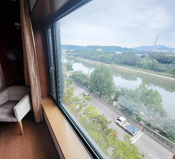 スタンダードルーム, Niagara