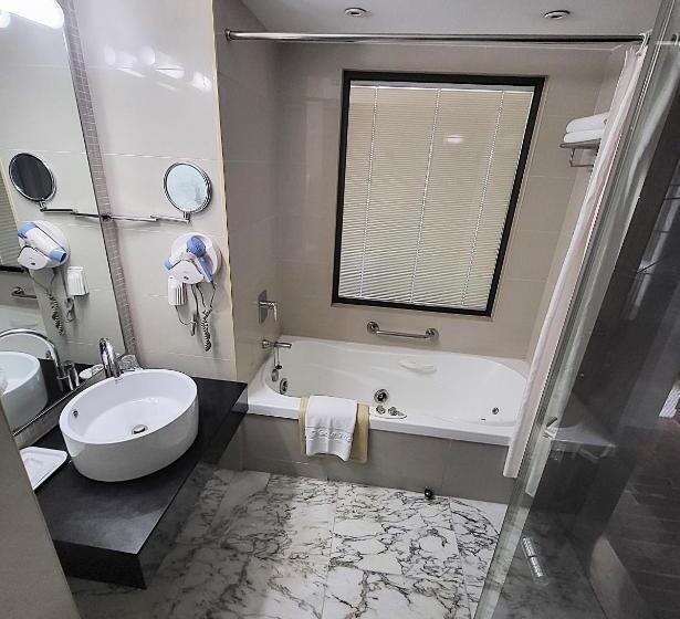 Quarto Classe Business, Niagara