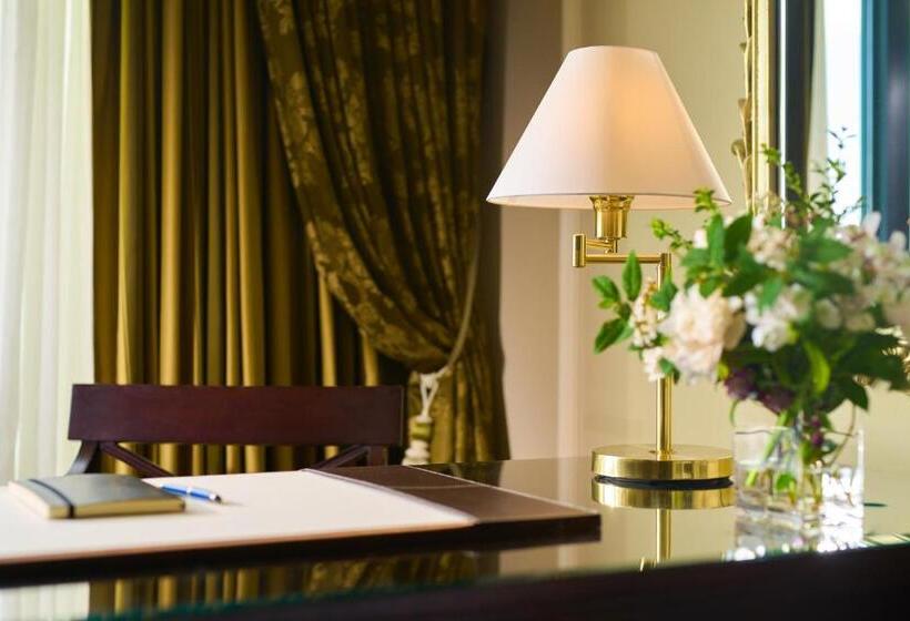 סוויטת ג'וניור עם מרפסת, Castlemartyr Resort