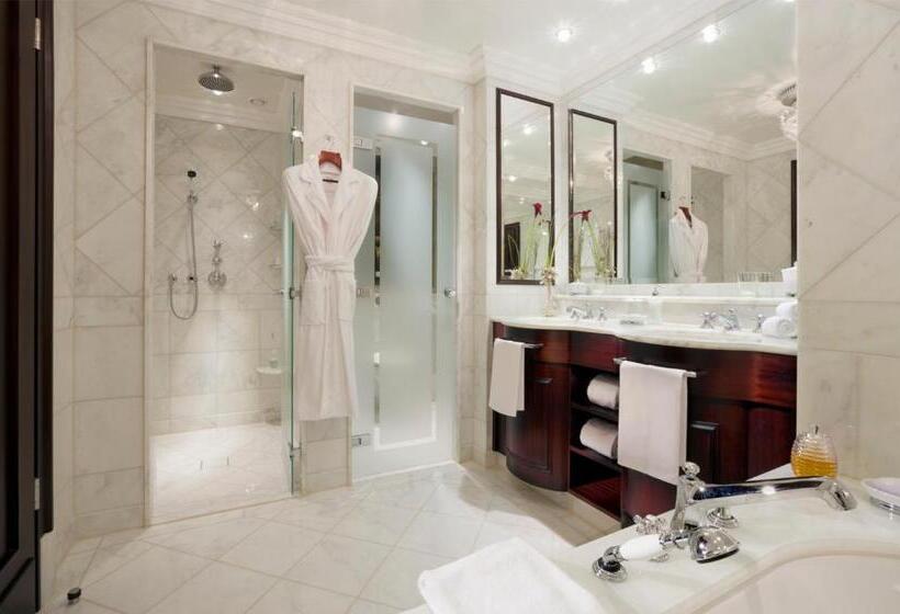 Полулюкс с Балконом, Castlemartyr Resort