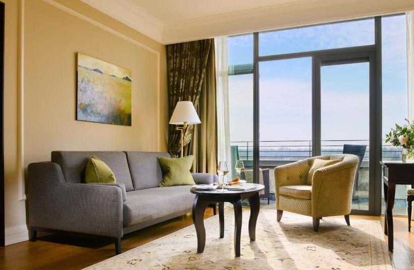 סוויטת ג'וניור עם מרפסת, Castlemartyr Resort