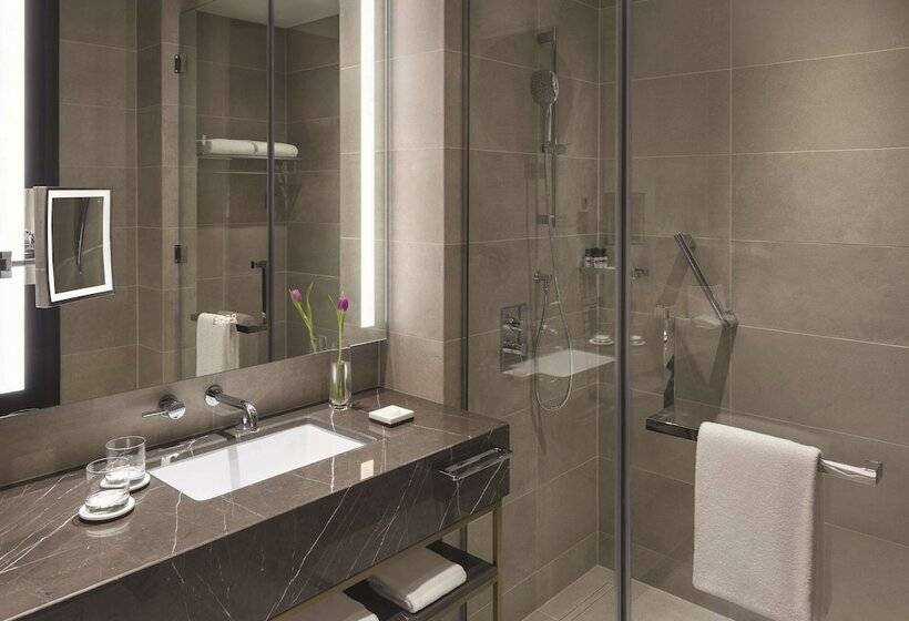 Standard Room Superior Floor, Hyatt Regency Al Kout Mall