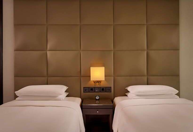 Standard Room Superior Floor, Hyatt Regency Al Kout Mall