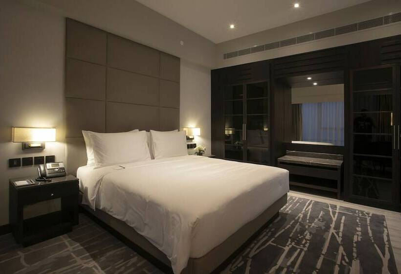 سوییت, Hyatt Regency Al Kout Mall