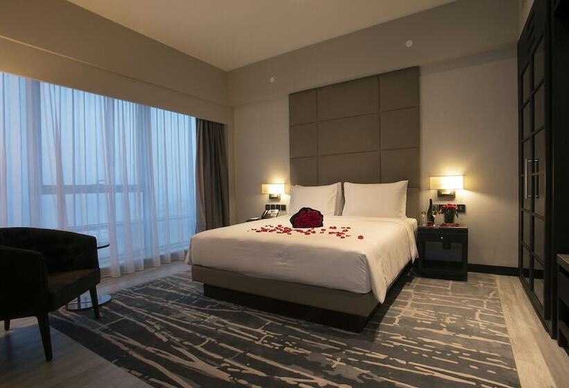 سوییت, Hyatt Regency Al Kout Mall