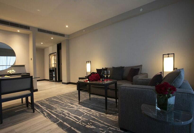 سوییت جونیور, Hyatt Regency Al Kout Mall