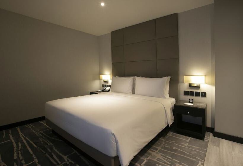 سوییت جونیور, Hyatt Regency Al Kout Mall