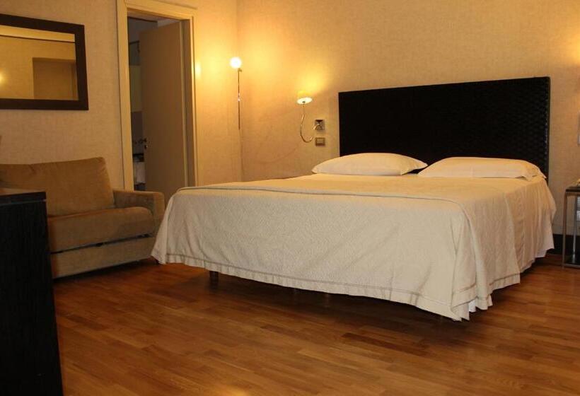 اتاق استاندارد سه نفره, Mh Design