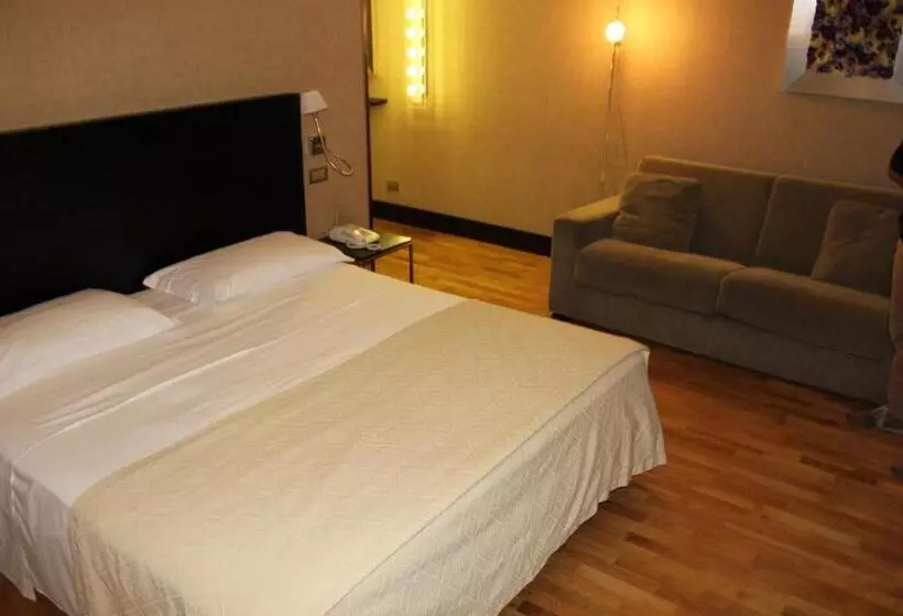 اتاق استاندارد سه نفره, Mh Design