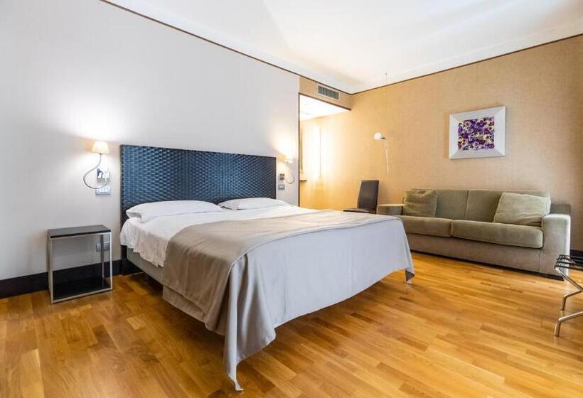 اتاق استاندارد سه نفره, Mh Design