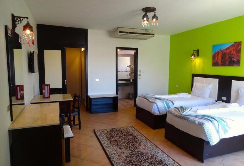 スタンダードルーム, Naama Blue