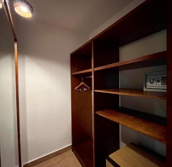 スタンダードトリプルルーム, Naama Blue