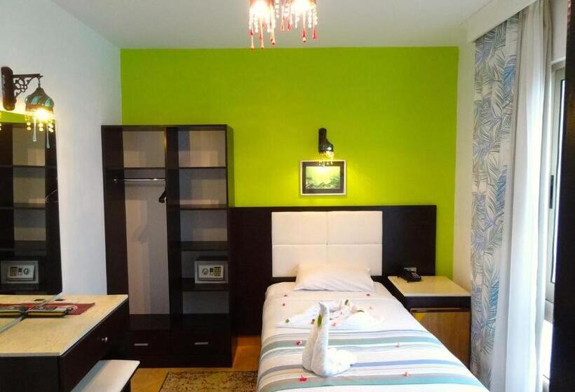 エコノミーシングルルーム, Naama Blue