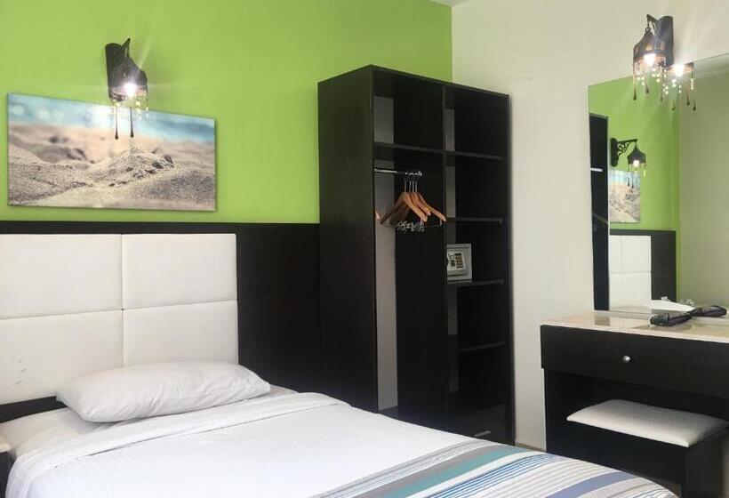 エコノミーシングルルーム, Naama Blue