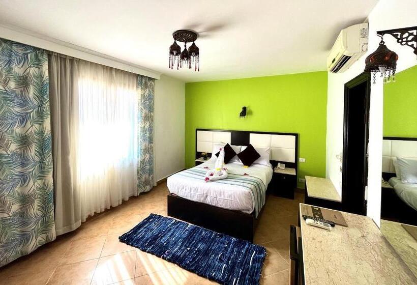 エコノミールーム, Naama Blue