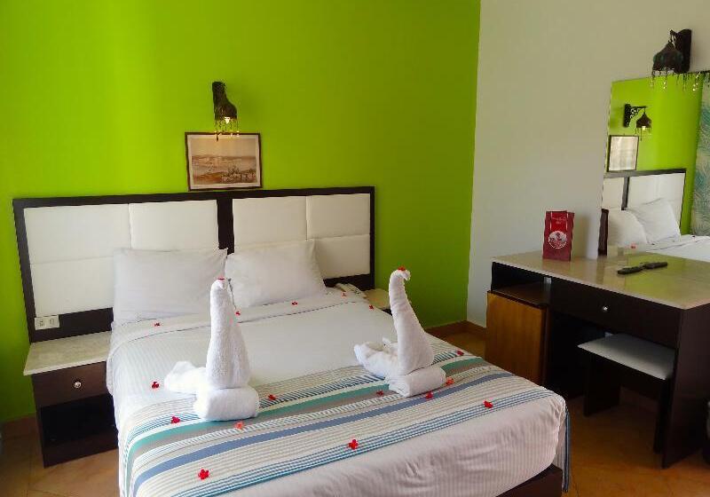 エコノミールーム, Naama Blue