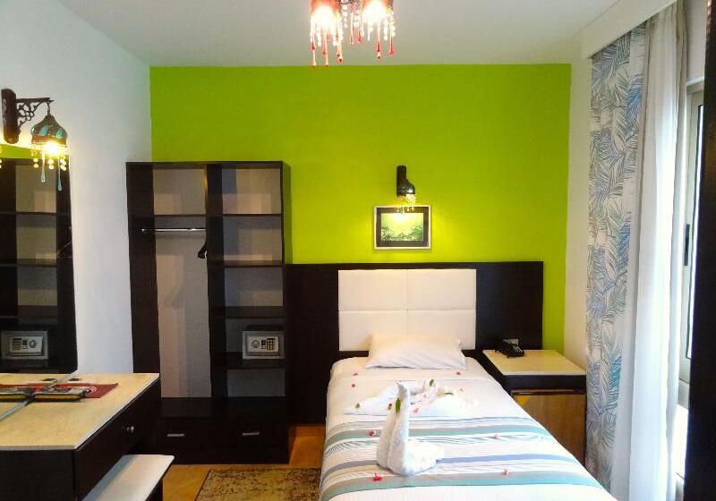 エコノミーシングルルーム, Naama Blue