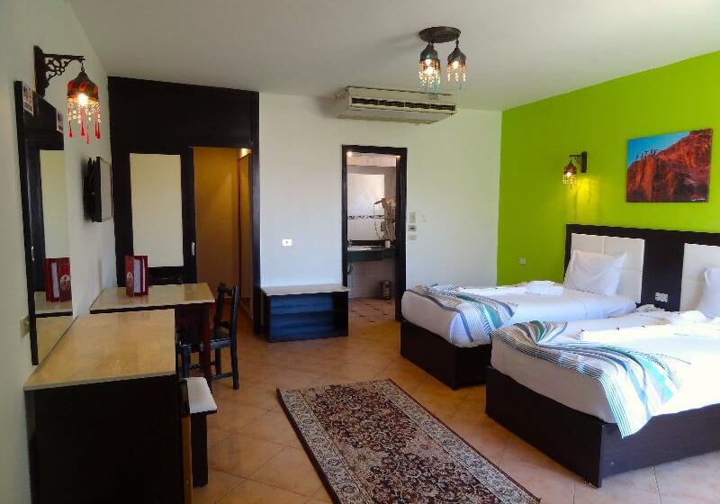 スタンダードルーム, Naama Blue