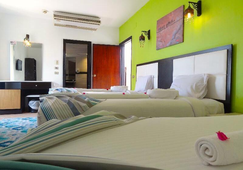 エコノミートリプルルーム, Naama Blue